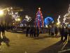 Святкування Нового року біля новорічної ялинки перед оперним театром